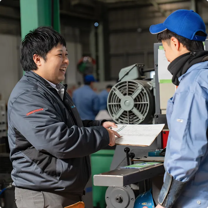 工場で集合する社員